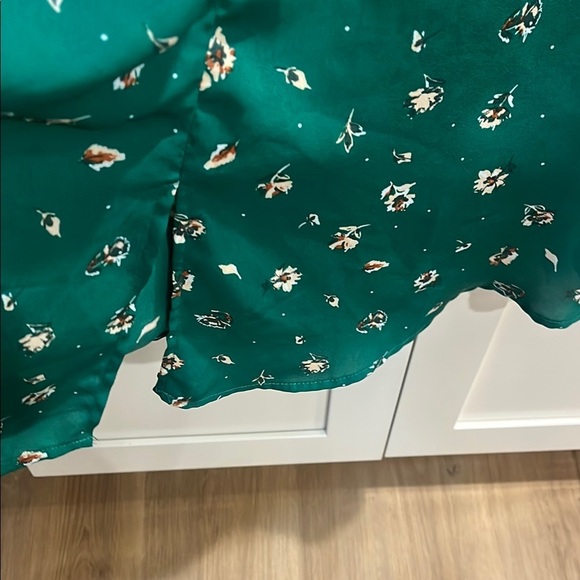 Green Floral Sleeveless Top - Picture 4 of 5